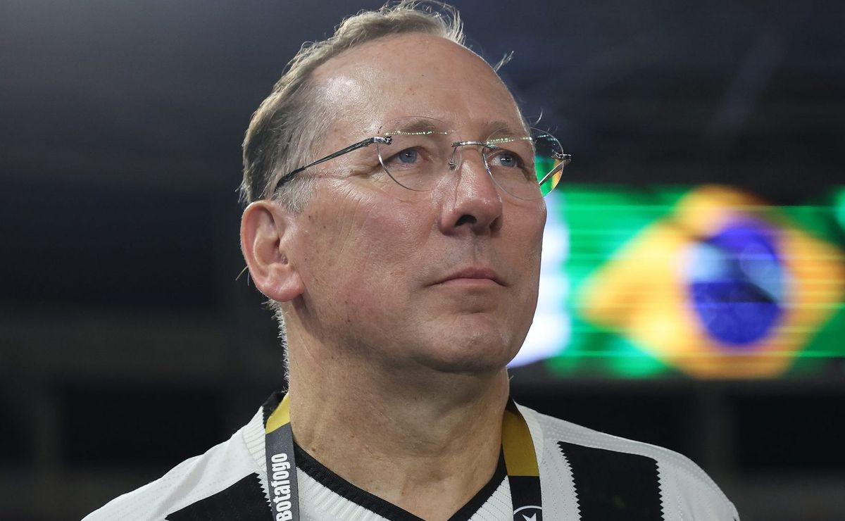 Carlos Leiria pode desfalcar Botafogo no clássico contra o Fluminense