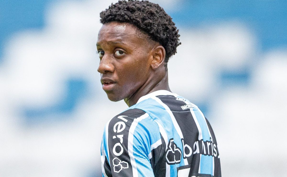 Gabriel Mec pode trocar Grêmio por potências mundiais após interesse de Barcelona e Real Madrid