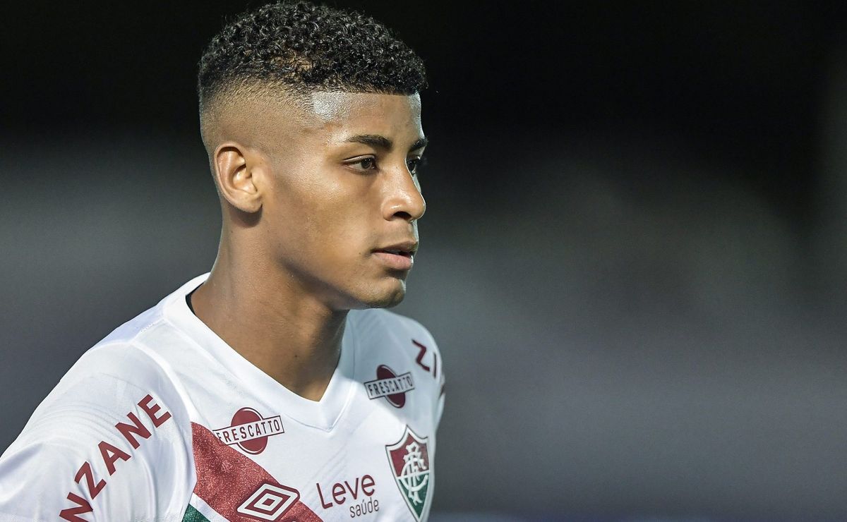 Hércules ganha respeito do elenco do Fluminense em poucos dias no clube