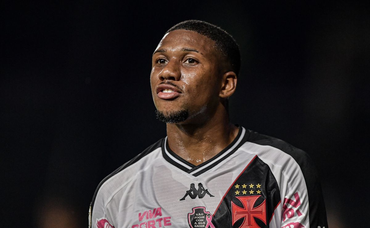 Vasco negocia Leandrinho com Al-Shabab e maior participação em diretos econômicos de Paulinho