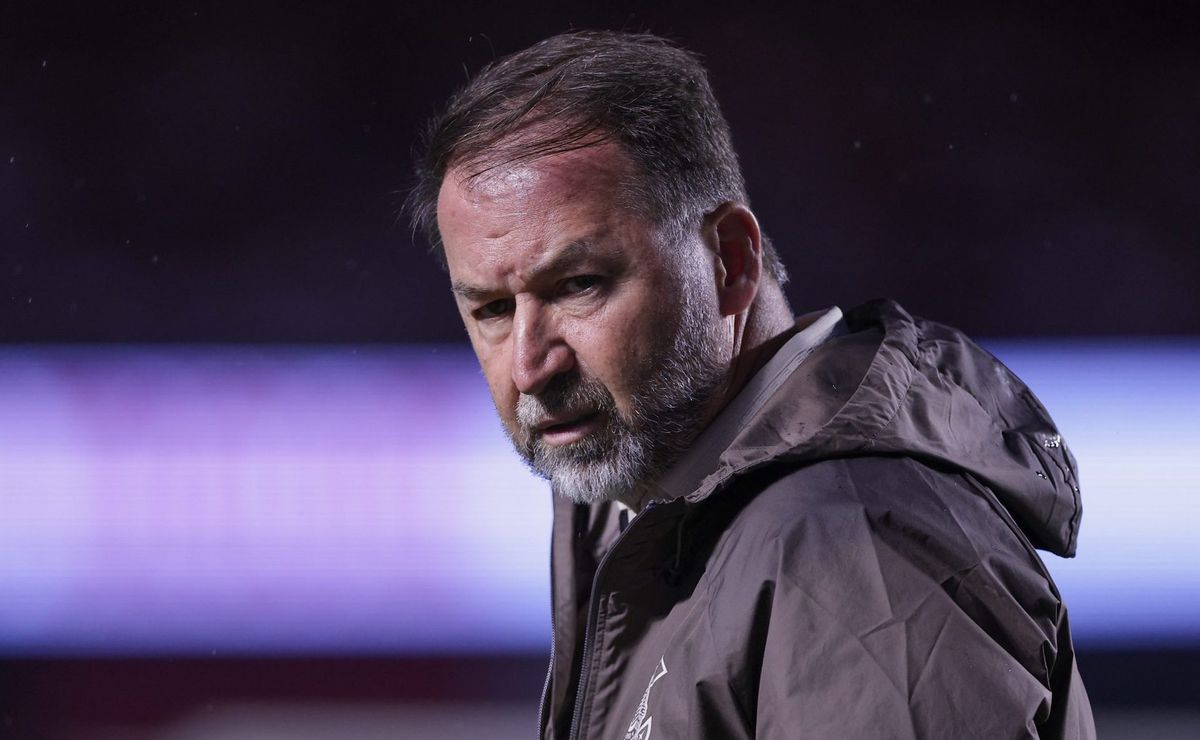 Augusto Melo revela falta de dinheiro para reforços, mas entrega negociação com patrocínios: “era minha...”