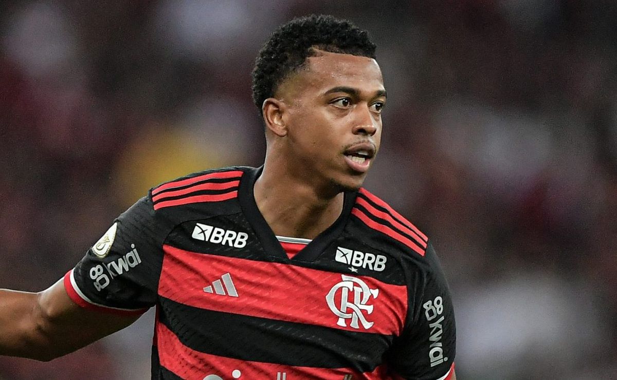 De saída do Flamengo, salário de Carlinhos no Vitória surpreende e será de R$ 60 mil