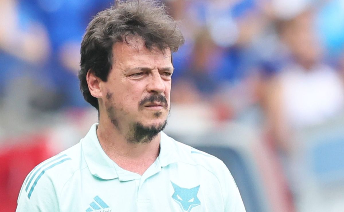 Diniz é demitido no Cruzeiro e torcida direciona sua revolta nas redes sociais: “Só mostra que…”