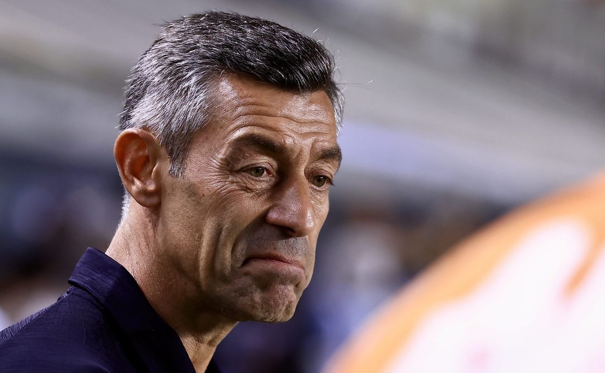 Torcida do Grêmio repercute mau início de Pedro Caixinha no Santos