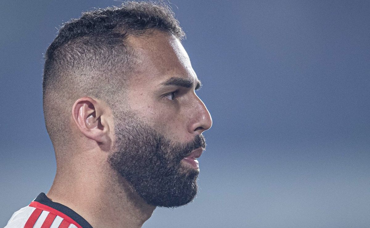 Após recuar de negociação, Santos volta a demonstrar interesse em Thiago Maia