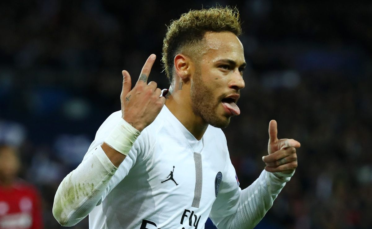 Volta de Neymar faz Santos encher os cofres com categoria mais cara de sócio-torcedor esgotada