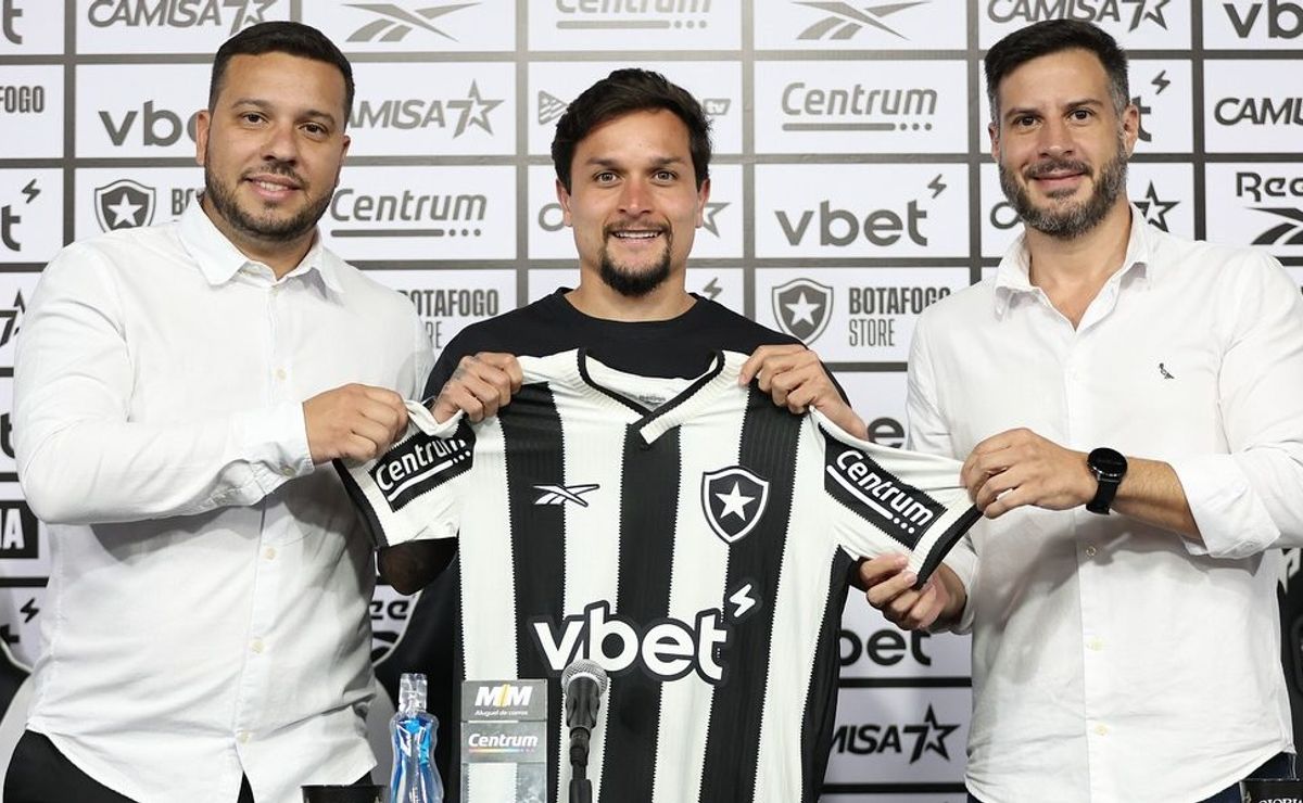 Artur assume a ‘mística’ camisa 7 do Botafogo; relembre os grandes nomes que usaram a numeração