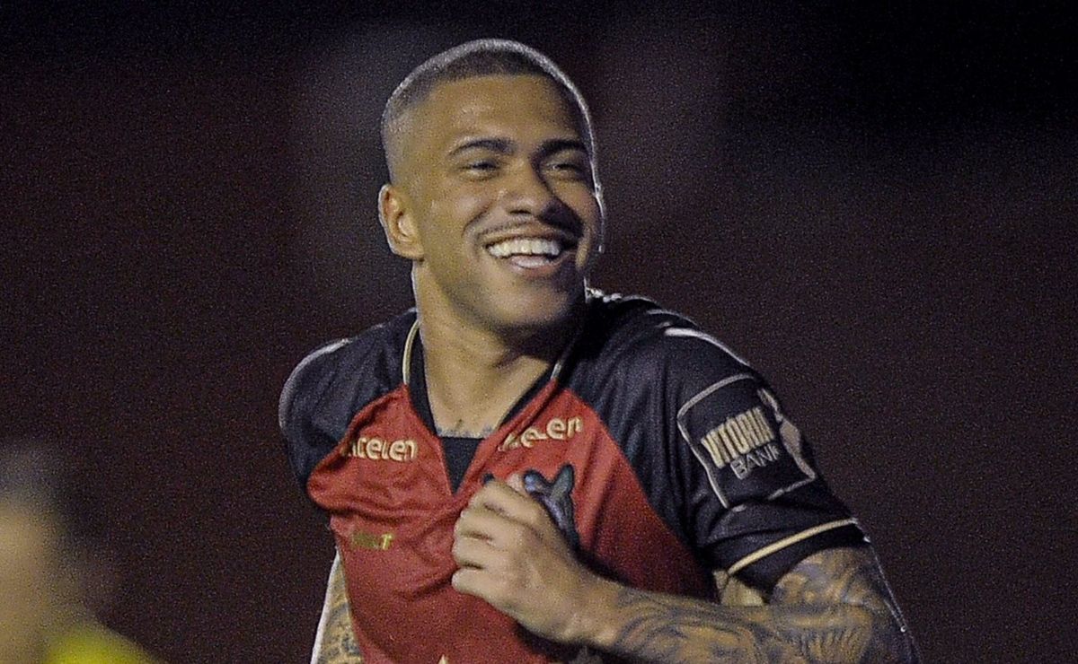 Grêmio tem e-mail vazado e rescisão de Lucas Esteves é confirmada por dirigente do Vitória