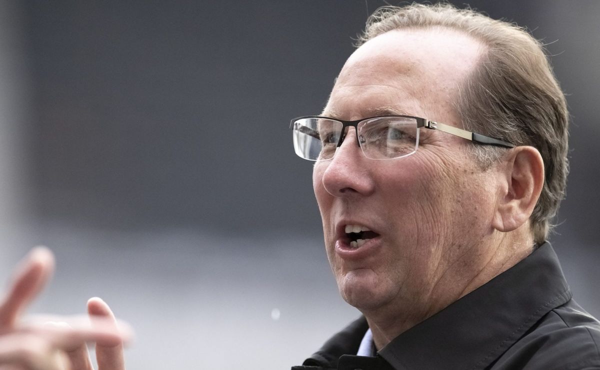 John Textor se reaproxima de Luís Castro, mas descarta retorno do técnico ao Botafogo