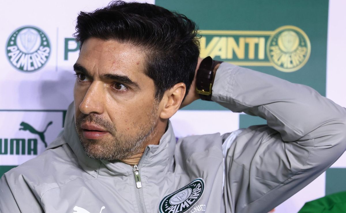 Abel Ferreira aborda polêmica no Palmeiras sobre críticas a Anderson Barros: “advogado de ninguém”