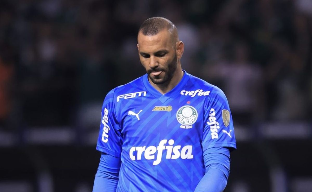 Weverton ignora protestos da torcida e sai em defesa de Anderson Barros: “Tão importante quanto quem faz gols”