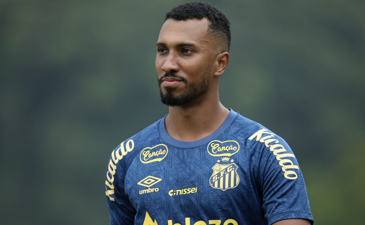 Lucas Braga não vai deixar o Santos para atuar no Vasco após recuo em negociação