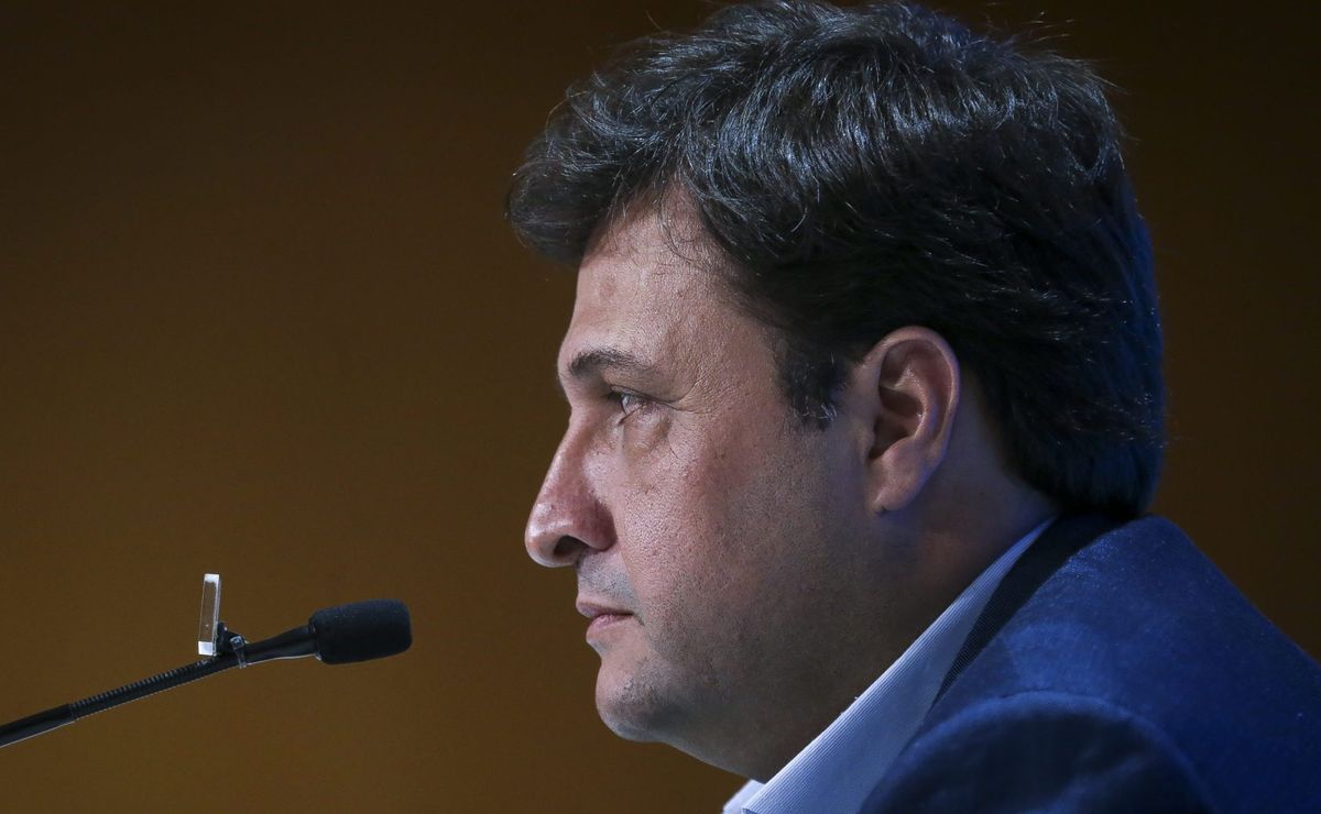 Vice de Alberto Guerra no Grêmio dispara contra arbitragem de jogo do Internacional: “Não vai ser…”