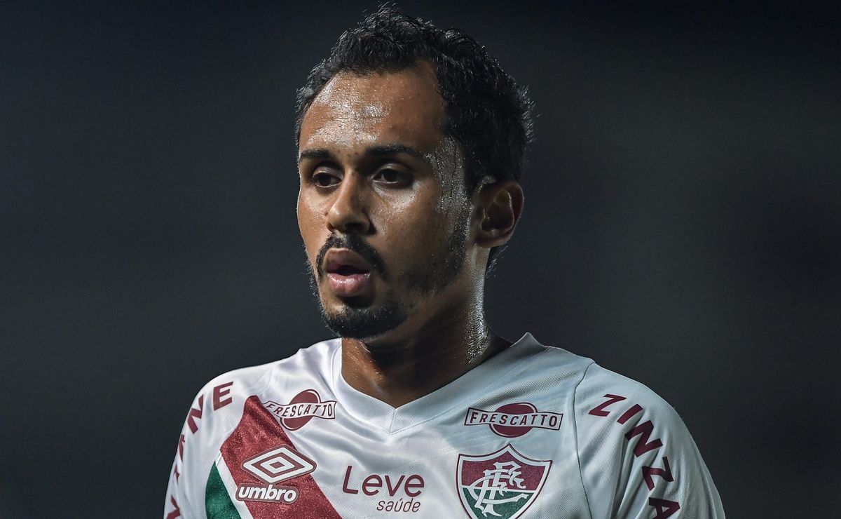 Lima desfalca o Fluminense no clássico contra o Botafogo e Mano Menezes tem problemão