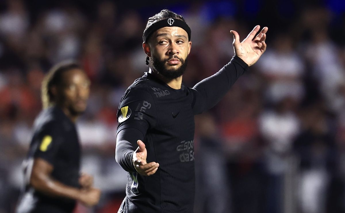 Memphis Depay passa em branco pela terceira vez como titular do Corinthians