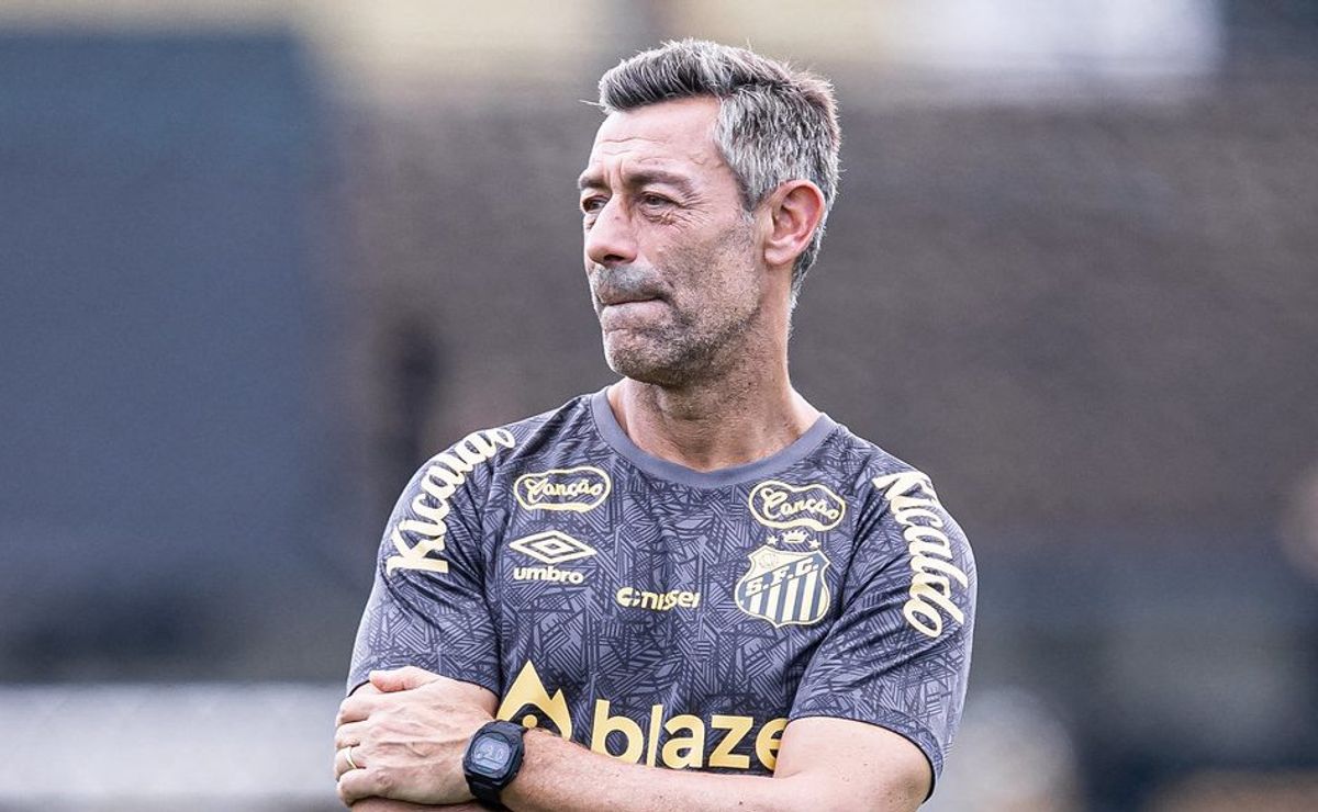 Após derrota de Santos de Caixinha, Pituca se torna alvo de críticas dos torcedores