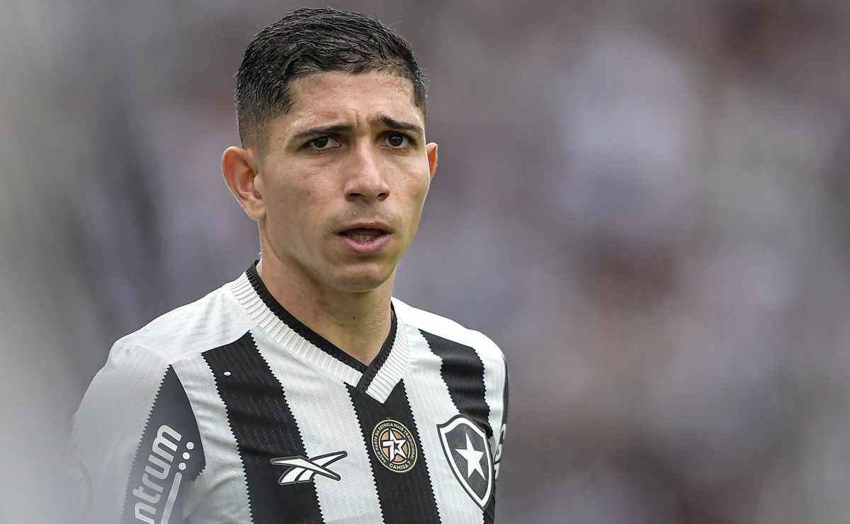 Savarino celebra vitória importante conquistada no clássico: “O time fez um bom esforço”