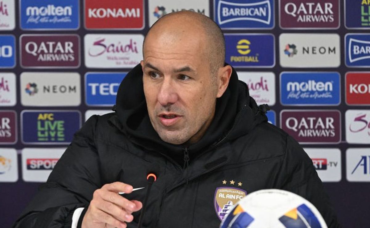 Cruzeiro pressiona para conseguir a liberação imediata do técnico Leonardo Jardim