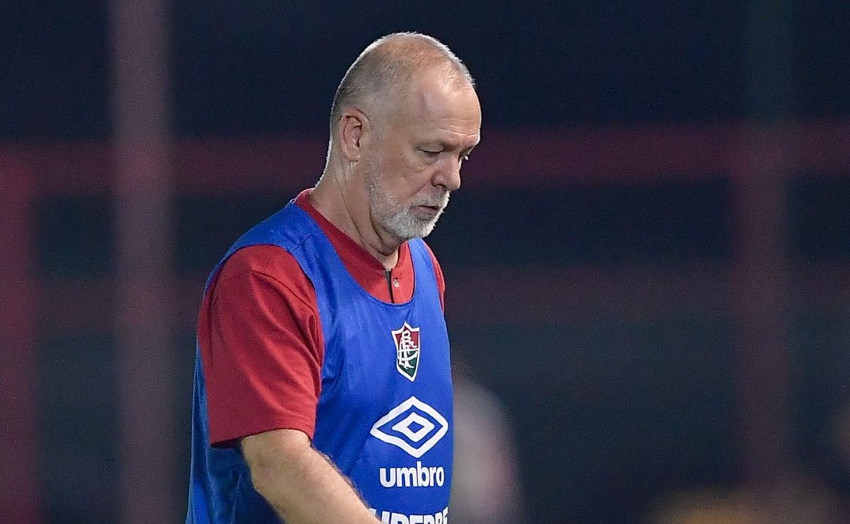 Mano Menezes garante melhora no desempenho do Fluminense: “Construindo de novo uma equipe”