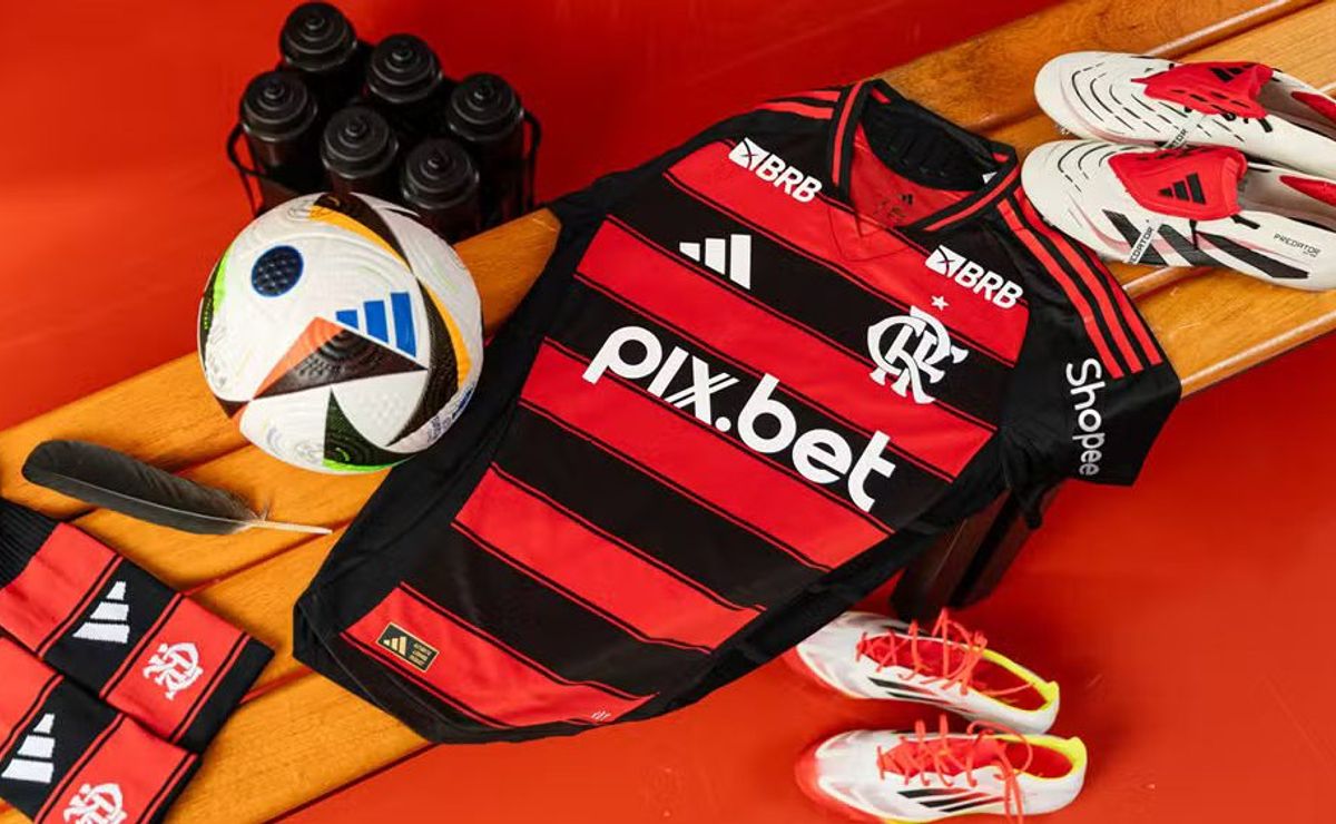 Flamengo lança novo uniforme para 2025 com homenagem à torcida