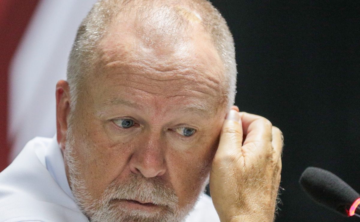 Mano Menezes detona gramado do Nilton Santos após derrota do Fluminense