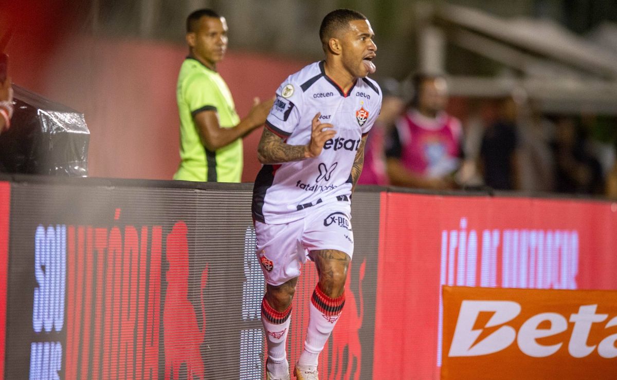 Veloz e equilibrado, conheça Lucas Esteves, possível reforço do Grêmio para 2025