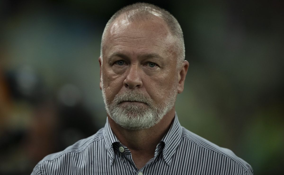 Mano Menezes tem apenas uma vitória em clássicos pelo Fluminense