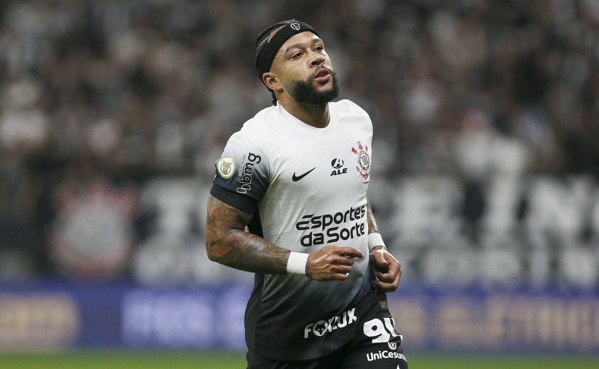 Memphis Depay, do Corinthians, publica foto com Neymar após anúncio de volta ao Santos: “Já voltou?”