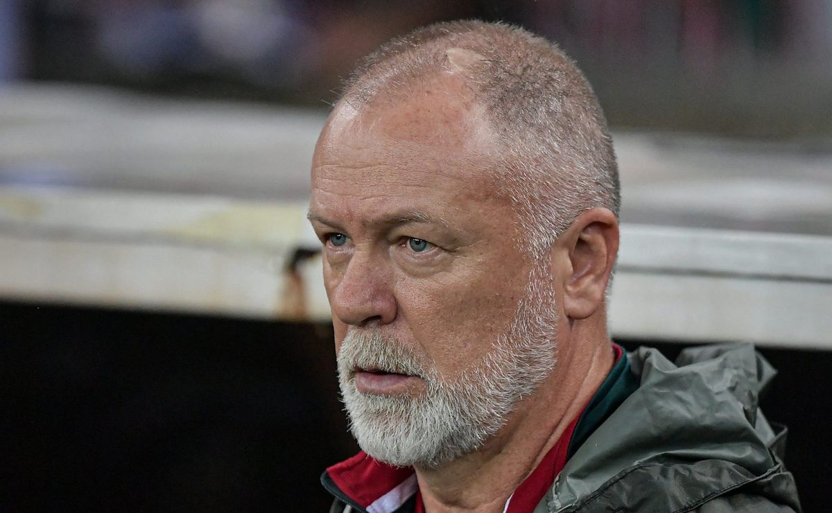 Mano Menezes aprova atuação de Arias jogando como meia no Fluminense: “Me surpreendeu”