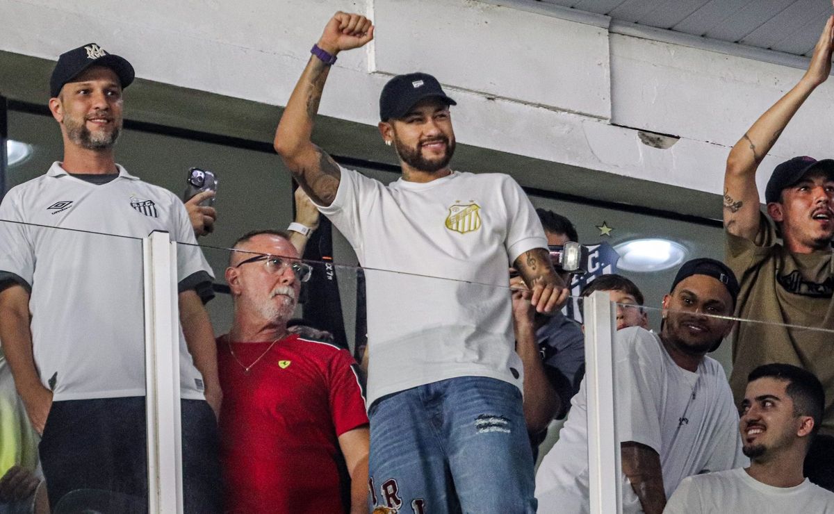 Com Neymar no Santos, Dante é o único jogador da Seleção de 2014 que ainda não voltou ao Brasil