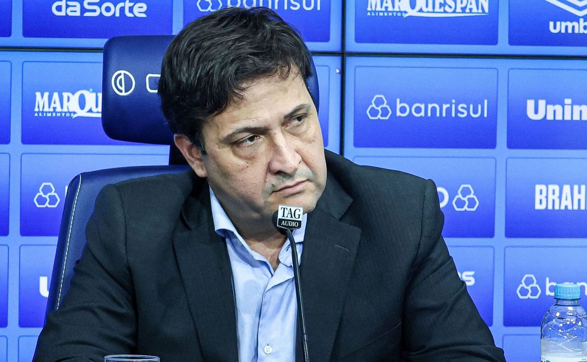 Alberto Guerra ganha concorrente por Francis Amuzu e gera preocupação no Grêmio