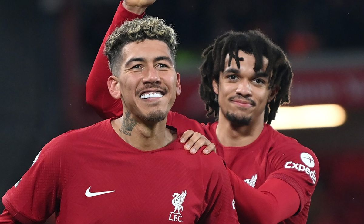 Roberto Firmino começa a seguir Estêvão, do Palmeiras, e torcida sonha com craque do Al-Ahli