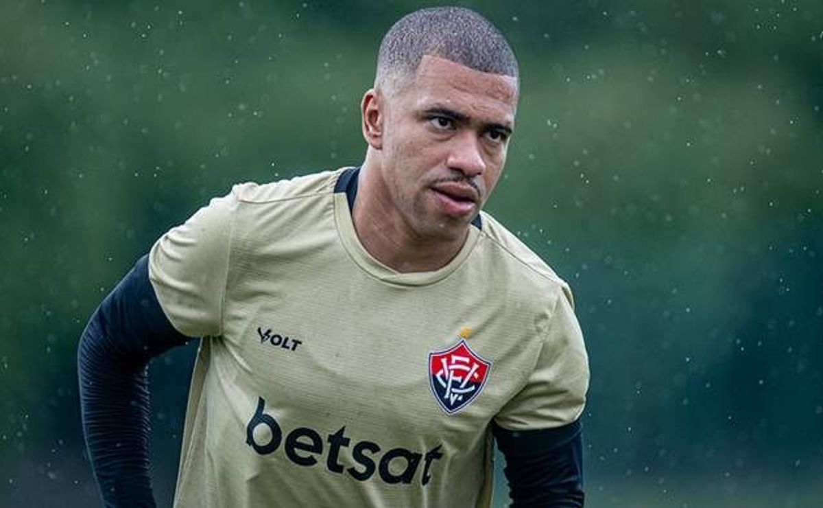 Após confusão com Vitória, Grêmio segue confiante em contratação de Lucas Esteves