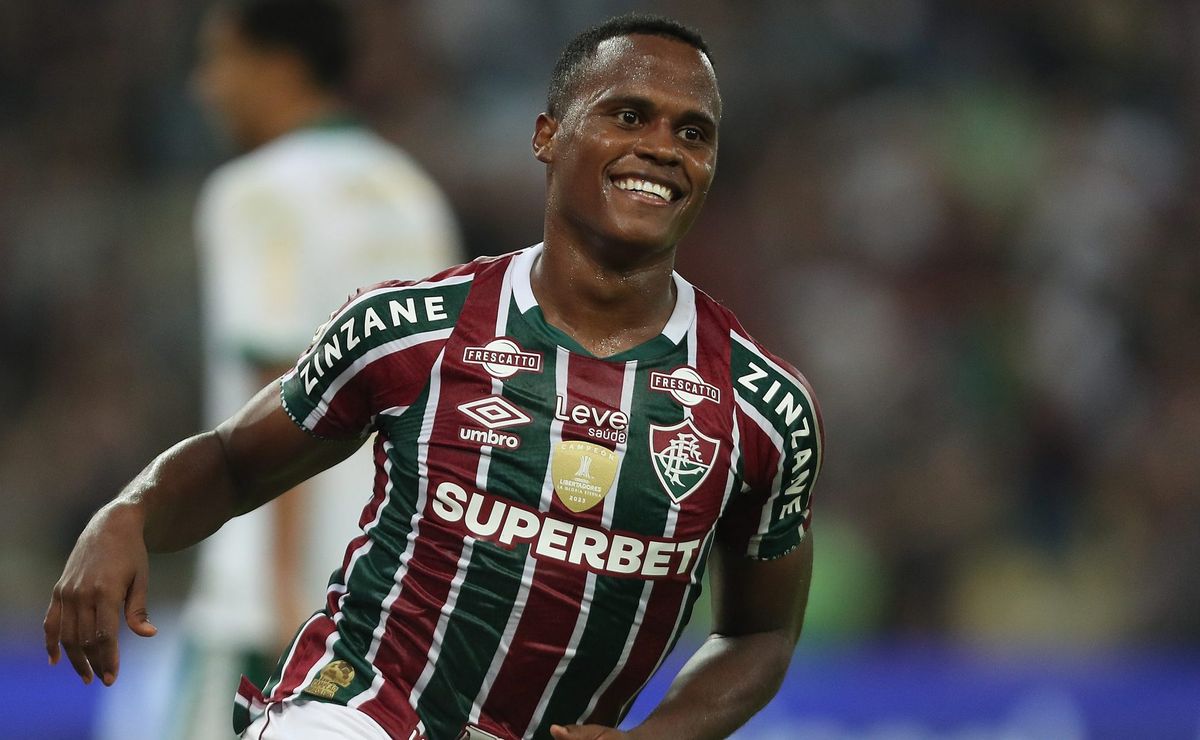 Após renovação, Jhon Arias se declara ao Fluminense: “Amo jogar por esse clube”
