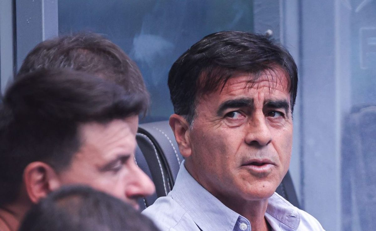 Torcida do Grêmio exalta trabalho de Quinteros e manda indireta para Renato: “Completamente diferente”