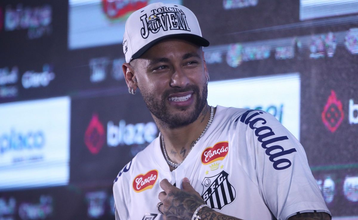 Neymar rejeita título de herói em seu retorno ao Santos: “É um resgate de felicidade”