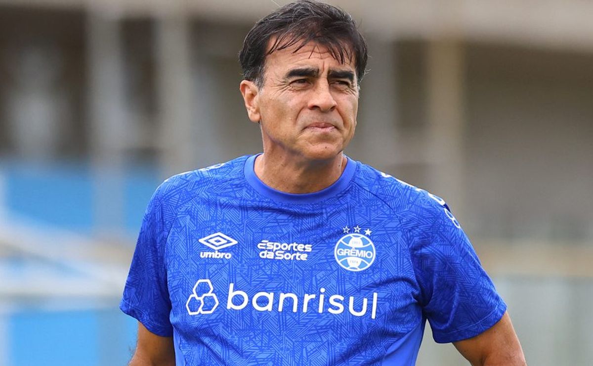 Gustavo Quinteros aproveita goleada para fazer pedido ao Grêmio: “Quero um…”