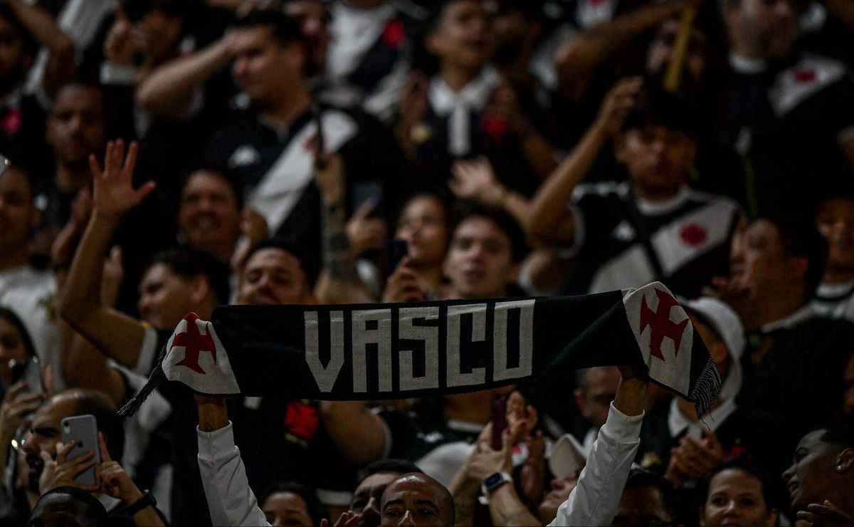 Torcida do Vasco se declara para jogador após empate contra o Volta Redonda: “Te amo”