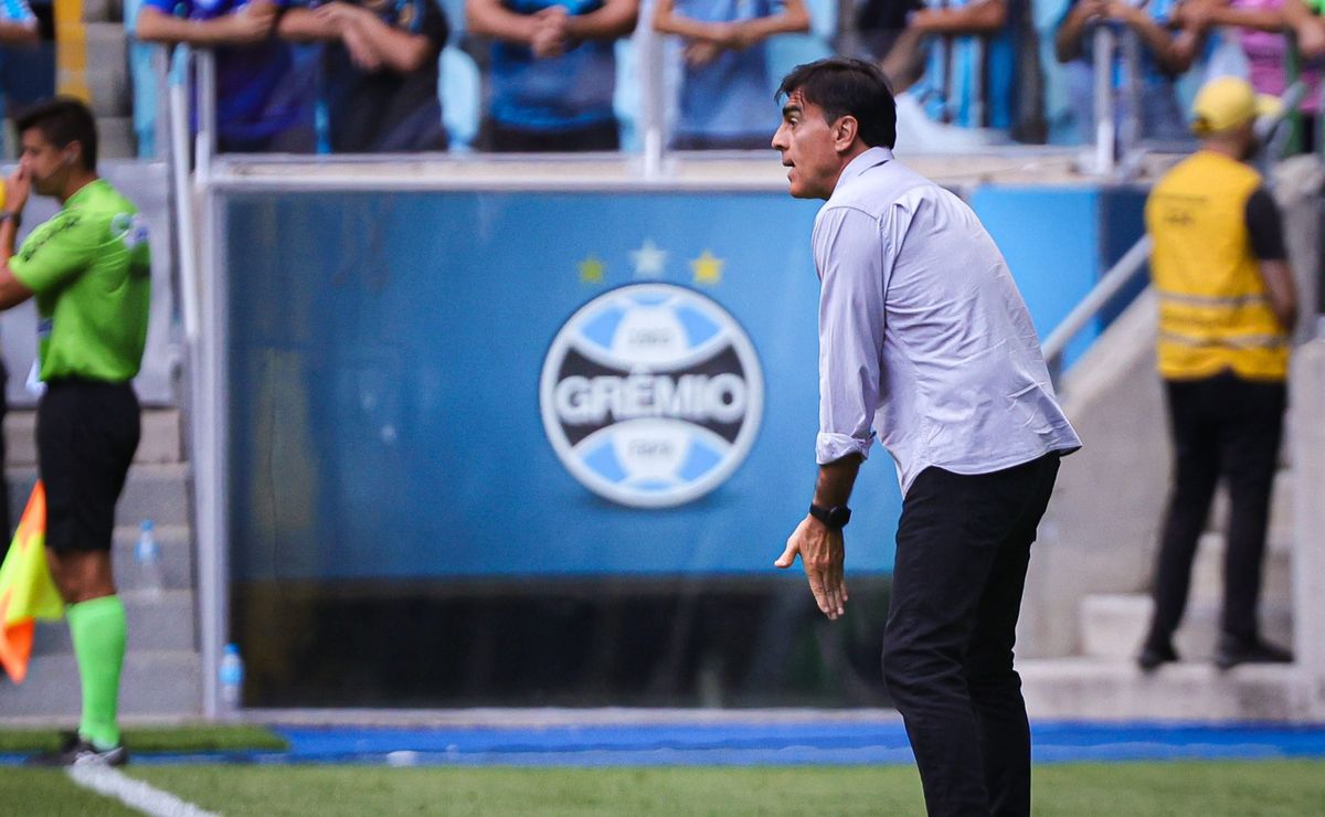 De olho no Gre-Nal, Gustavo Quinteros revela planejamento para o clássico: “Para que todos cheguem 100%”