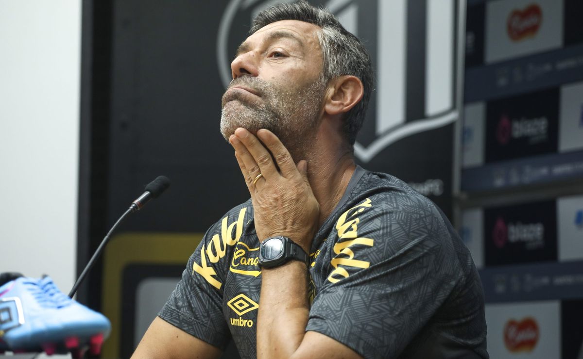 Caixinha é expulso e deixa a torcida do Santos furiosa: “Só ele não vai ver a estreia do Neymar”