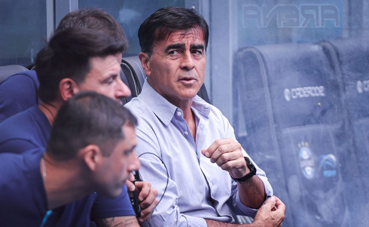 Quinteros elogia elenco do Grêmio, mas reforça pedido por novos jogadores: “Precisamos de…”