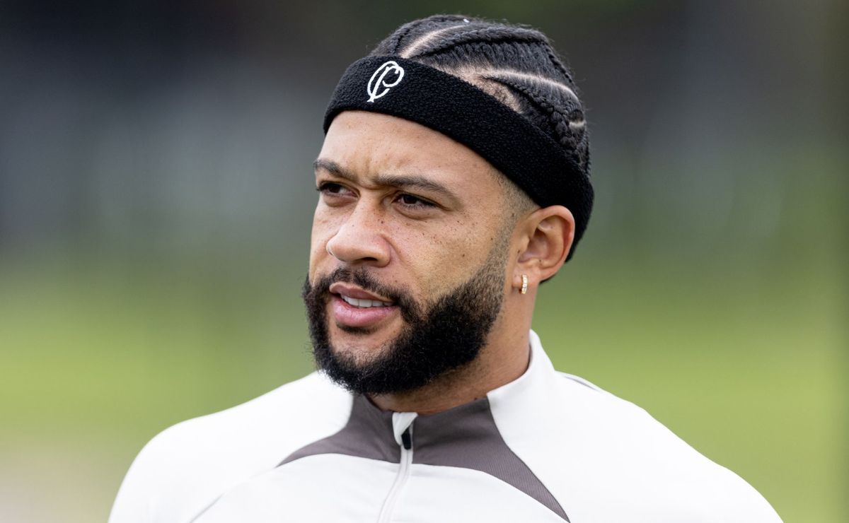 Memphis Depay surge como opção para o meio-campo do Corinthians após estratégia contra o Noroeste