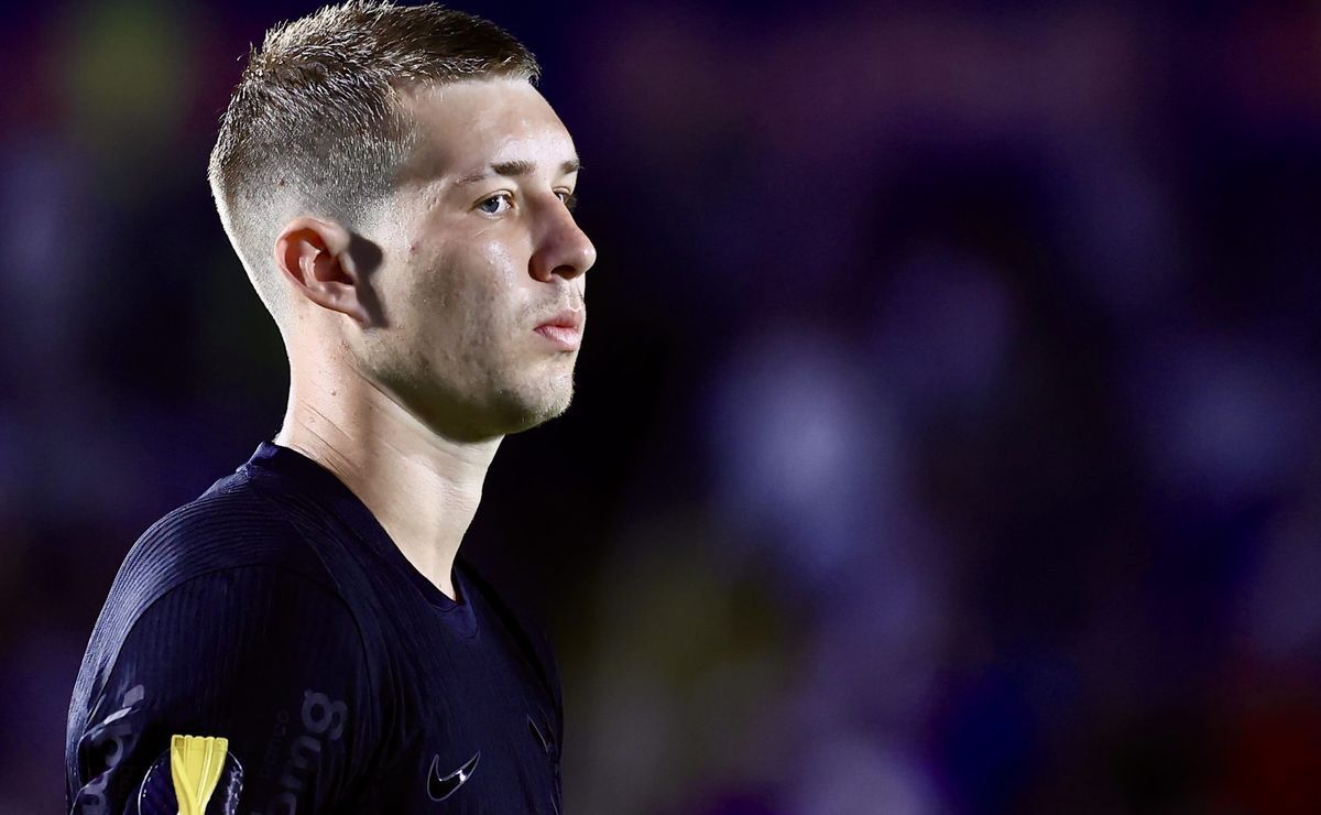 Charles do Corinthians, destaca importância do rodízio na comissão técnica do Timão: ‘Precisamos ficar bem fisicamente’