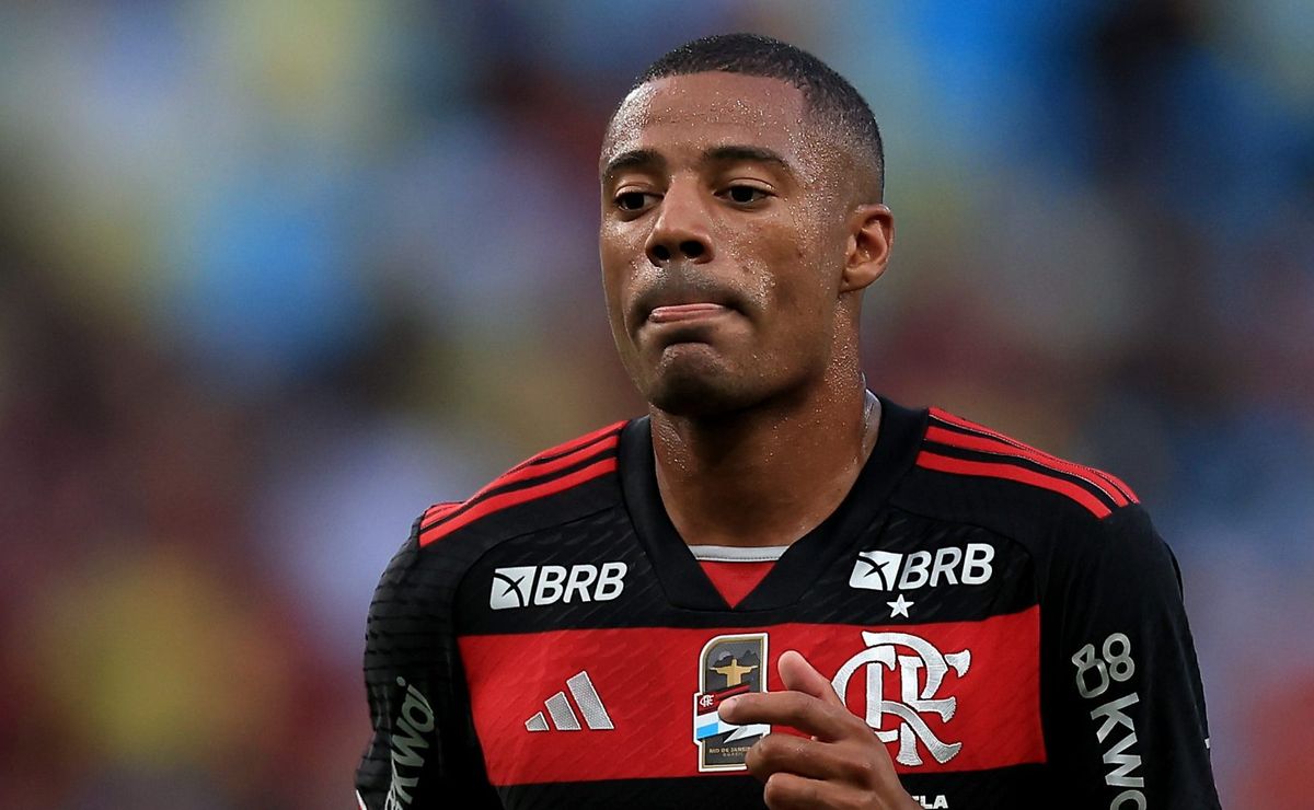 De La Cruz chama atenção em Flamengo x Botafogo após confusão: “foi para cima dos dois…”