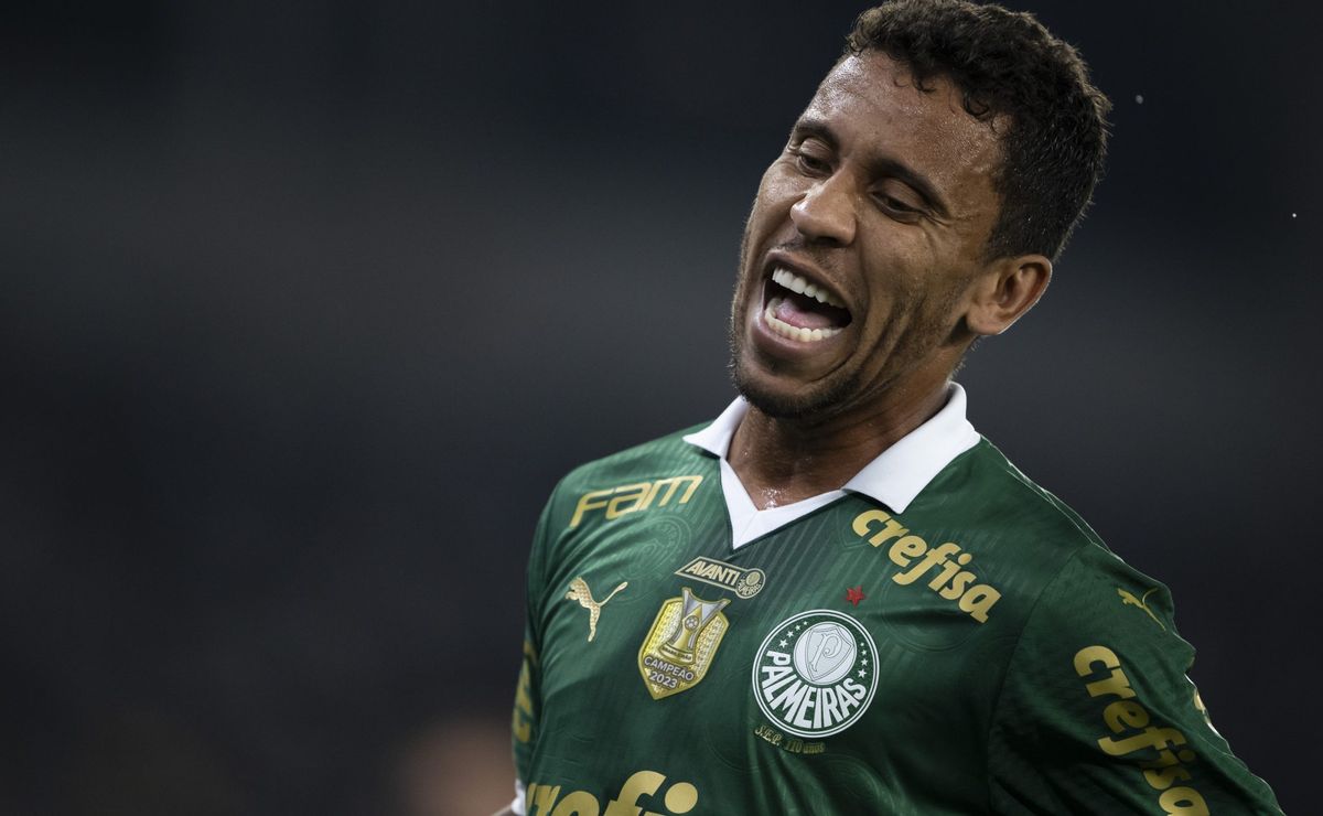 Marcos Rocha não passa impune na vitória do Palmeiras e é criticado: “Só faz…”
