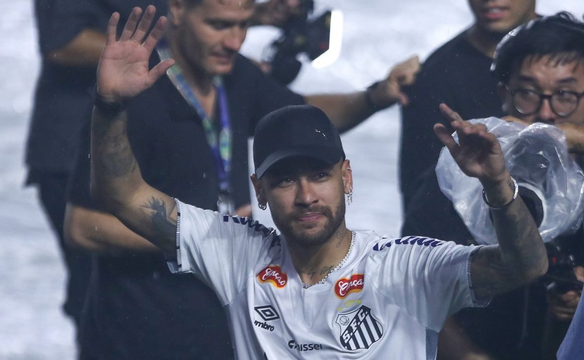 Milly Lacombe critica Santos ao chamar Neymar de príncipe em sua apresentação oficial