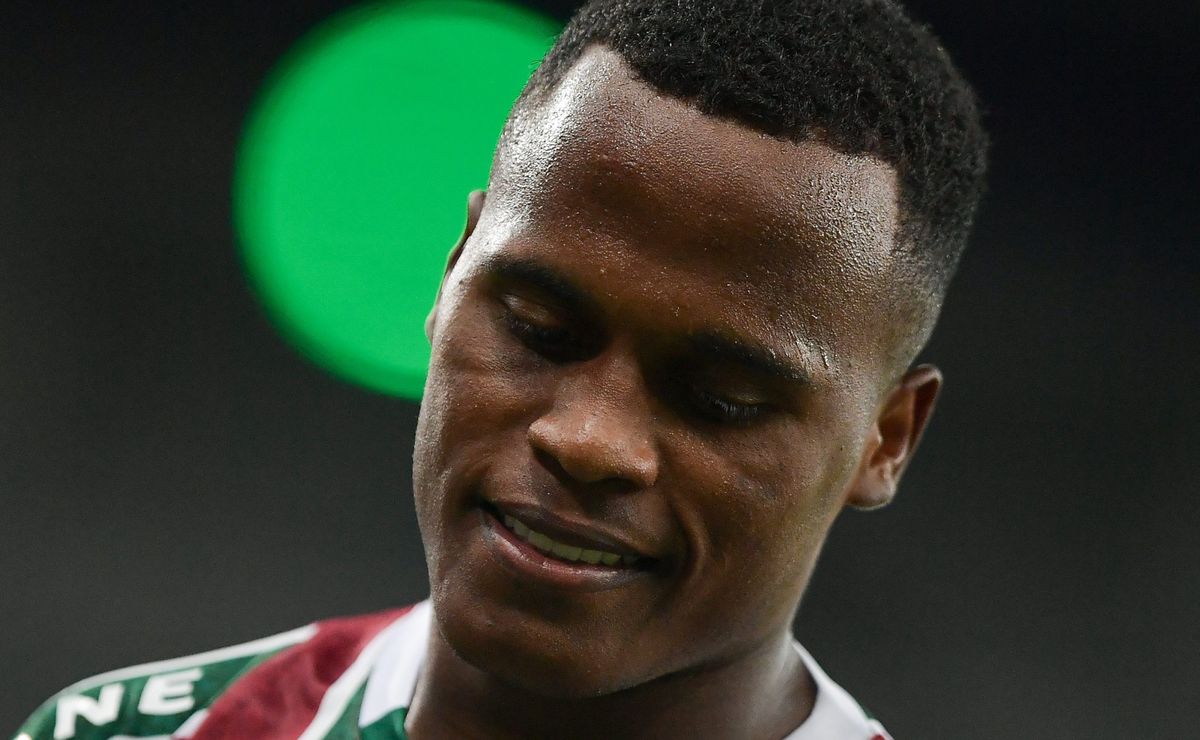 Após empate com o Boavista, torcida do Fluminense fica com pena de Arias