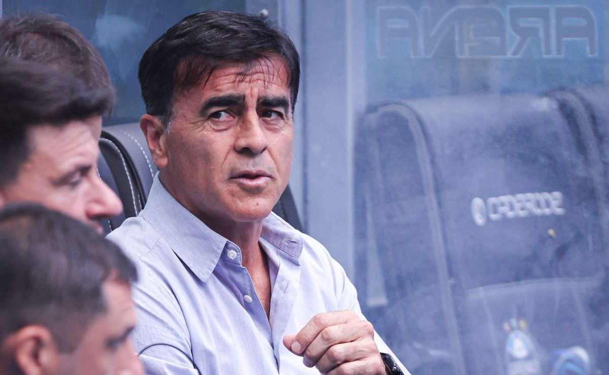 Quinteros projeta a possibilidade de usar Cuéllar e Dodi no time titular para o GreNal