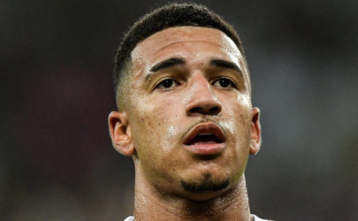 Saída iminente de Kauã Elias obriga Fluminense a contratar outro atacante