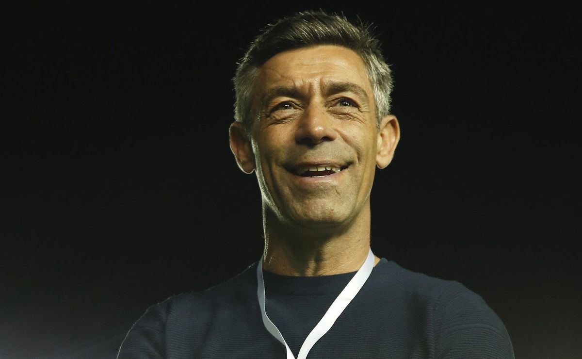 Após vitória contra São Paulo, Caixinha surpreende e terá grande aposta em 2025 com Vinicius Lira no Santos